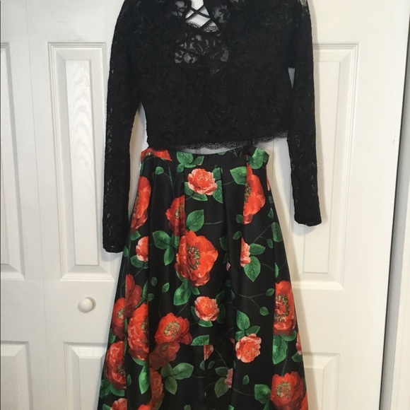 Dress - Picture 3 of 3